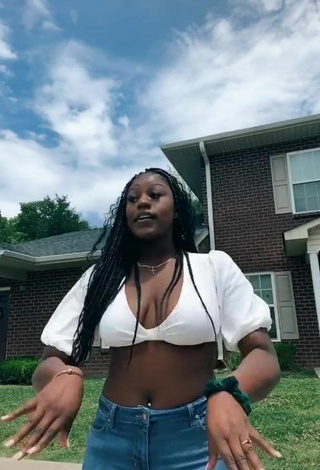 Skaibeauty Shows Cleavage in Hot White Crop Top and Bouncing Tits