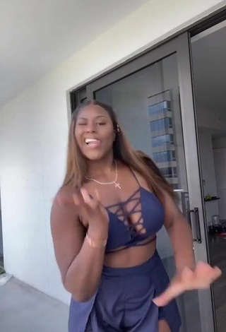 2. Magnificent Skaibeauty Shows Cleavage in Blue Crop Top and Bouncing Tits
