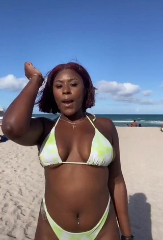 Skaibeauty Looks Alluring in Bikini and Bouncing Tits at the Beach