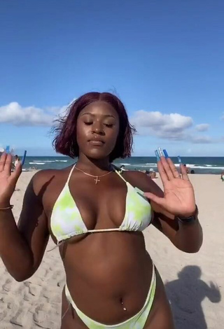 3. Skaibeauty Looks Alluring in Bikini and Bouncing Tits at the Beach