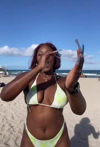 4. Skaibeauty Looks Alluring in Bikini and Bouncing Tits at the Beach