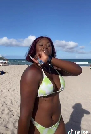 6. Skaibeauty Looks Alluring in Bikini and Bouncing Tits at the Beach