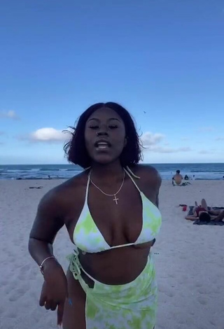 Skaibeauty Looks Seductive in Bikini and Bouncing Tits at the Beach