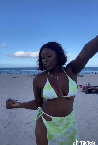 6. Skaibeauty Looks Seductive in Bikini and Bouncing Tits at the Beach