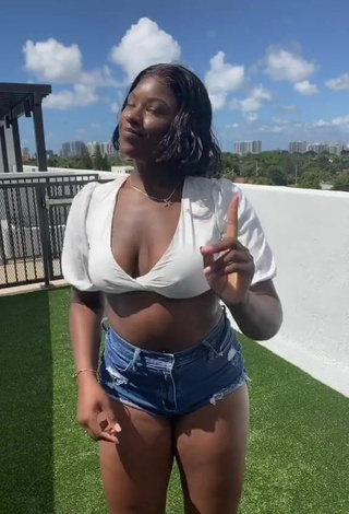 4. Attractive Skaibeauty Shows Cleavage in White Crop Top and Bouncing Breasts