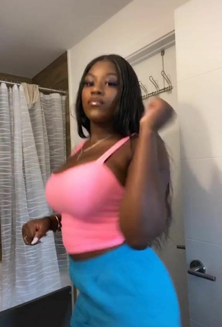 5. Lovely Skaibeauty Shows Cleavage in Pink Crop Top and Bouncing Boobs