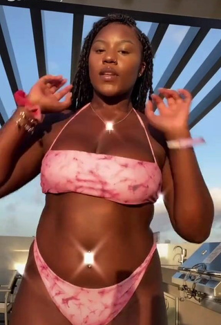 Skaibeauty Shows Cleavage in Nice Bikini and Bouncing Boobs