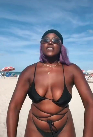 3. Skaibeauty Shows Cleavage in Alluring Black Bikini and Bouncing Boobs at the Beach
