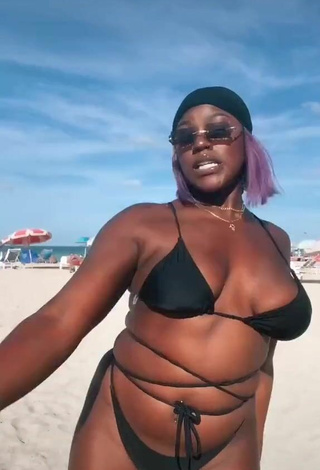 5. Skaibeauty Shows Cleavage in Alluring Black Bikini and Bouncing Boobs at the Beach
