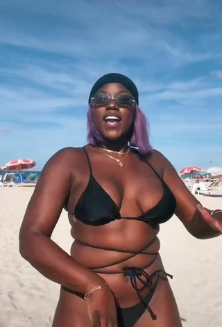 6. Skaibeauty Shows Cleavage in Alluring Black Bikini and Bouncing Boobs at the Beach
