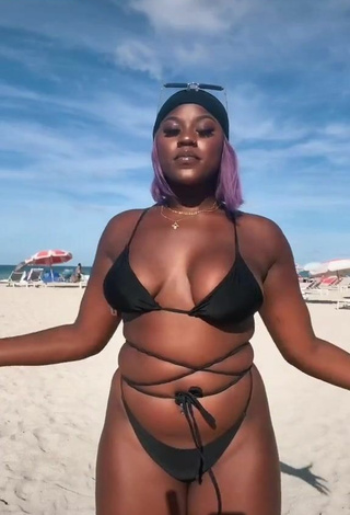 Skaibeauty Shows Cleavage in Sweet Black Bikini and Bouncing Boobs at the Beach