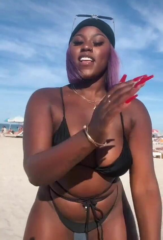 Skaibeauty Shows Cleavage in Erotic Black Bikini and Bouncing Breasts at the Beach
