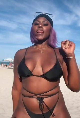 2. Skaibeauty Shows Cleavage in Erotic Black Bikini and Bouncing Breasts at the Beach
