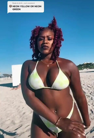 2. Breathtaking Skaibeauty Shows Cleavage in Bikini and Bouncing Boobs at the Beach