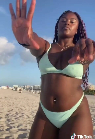 3. Seductive Skaibeauty Shows Nipples and Bouncing Tits at the Beach