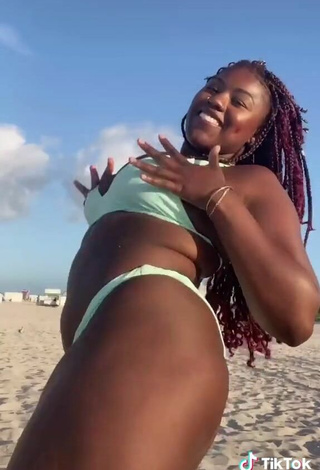 5. Seductive Skaibeauty Shows Nipples and Bouncing Tits at the Beach