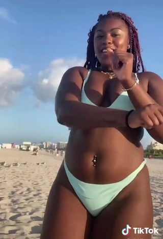 6. Seductive Skaibeauty Shows Nipples and Bouncing Tits at the Beach