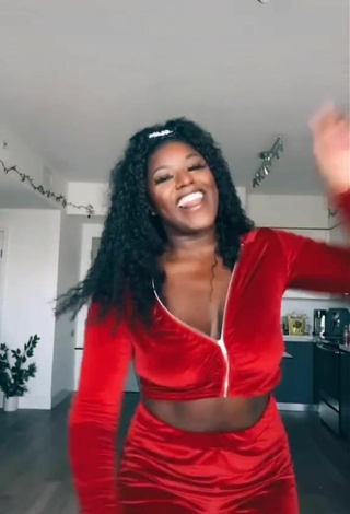 4. Wonderful Skaibeauty Shows Cleavage in Red Crop Top and Bouncing Tits