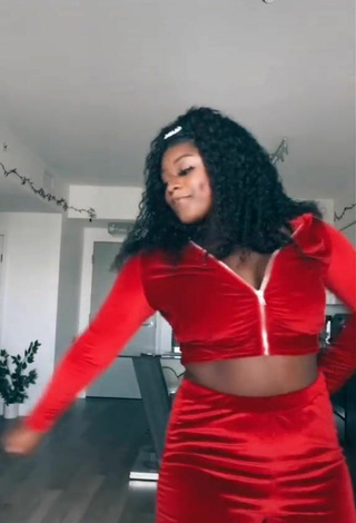 5. Wonderful Skaibeauty Shows Cleavage in Red Crop Top and Bouncing Tits