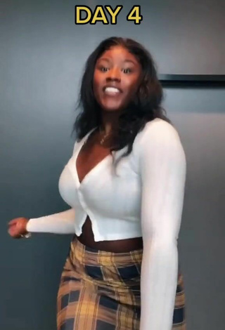 3. Pretty Skaibeauty Shows Cleavage in White Crop Top and Bouncing Tits