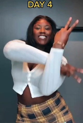 4. Pretty Skaibeauty Shows Cleavage in White Crop Top and Bouncing Tits