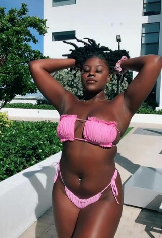 Seductive Skaibeauty Shows Cleavage in Pink Bikini and Bouncing Boobs
