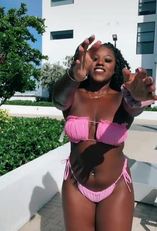 2. Seductive Skaibeauty Shows Cleavage in Pink Bikini and Bouncing Boobs
