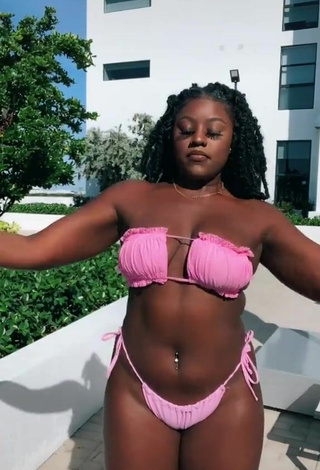 4. Seductive Skaibeauty Shows Cleavage in Pink Bikini and Bouncing Boobs