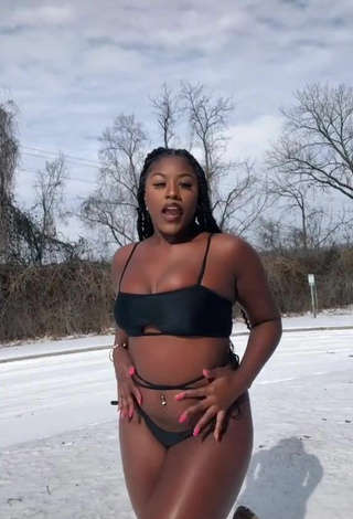 Beautiful Skaibeauty Shows Cleavage in Sexy Black Bikini and Bouncing Breasts