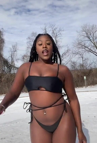 2. Sweetie Skaibeauty Shows Cleavage in Black Bikini and Bouncing Boobs