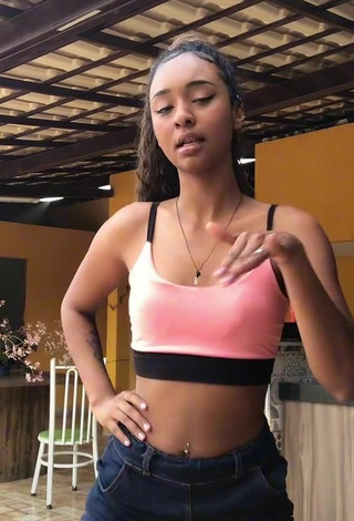 Sexy Sarah Geovana Shows Cleavage in Crop Top