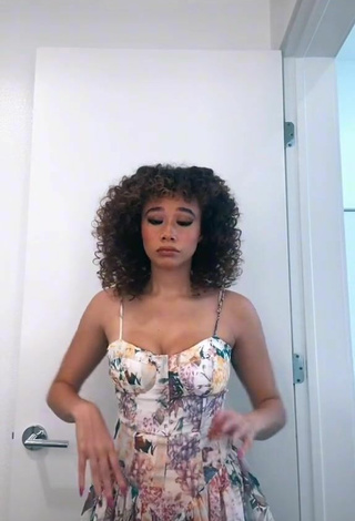 2. Hot Talia Jackson Shows Cleavage in Dress and Bouncing Boobs