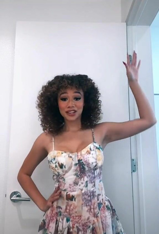 4. Hot Talia Jackson Shows Cleavage in Dress and Bouncing Boobs