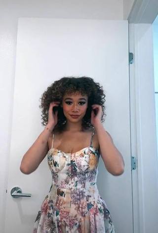 5. Sexy Talia Jackson Shows Cleavage in Dress