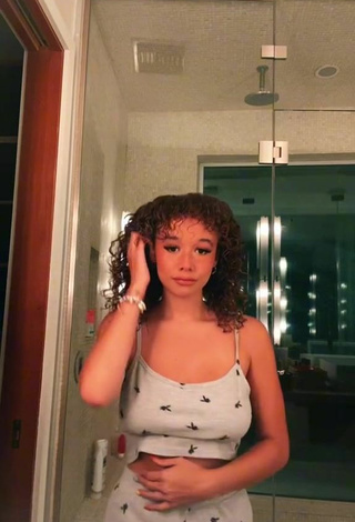 Hot Talia Jackson Shows Cleavage in Crop Top