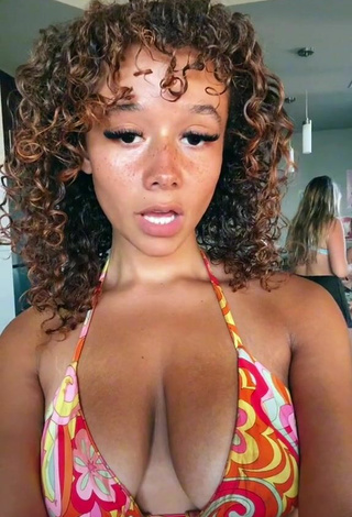 Sexy Talia Jackson Shows Cleavage in Bikini Top
