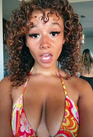2. Sexy Talia Jackson Shows Cleavage in Bikini Top