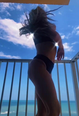 5. Sexy Tayler Harber Shows Butt
