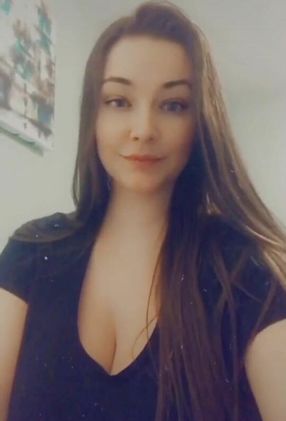 Sweet the_breastest Shows Cleavage