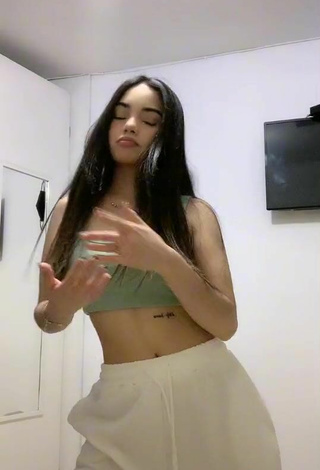 5. Sexy Valeria Perez Shows Cleavage in Green Crop Top