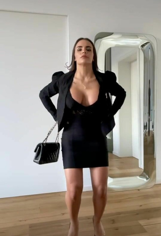 4. Adorable Giovanna Shows Cleavage and Bouncing Boobs