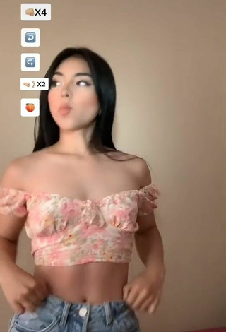 2. Sexy zamara Shows Cleavage in Floral Crop Top