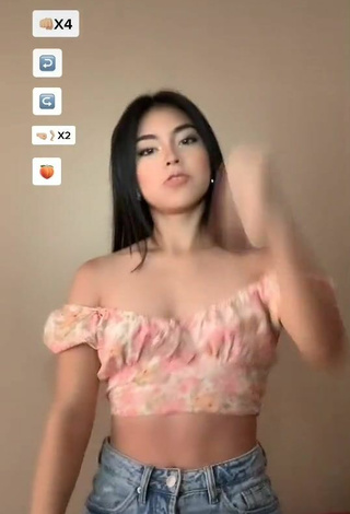 4. Sexy zamara Shows Cleavage in Floral Crop Top