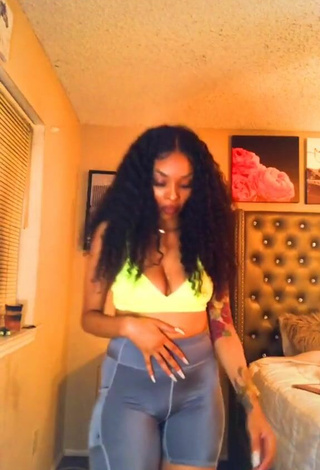 3. Beautiful Diandra Shows Cleavage in Sexy Light Green Crop Top