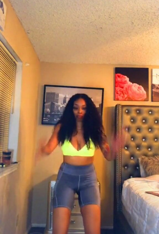 6. Beautiful Diandra Shows Cleavage in Sexy Light Green Crop Top