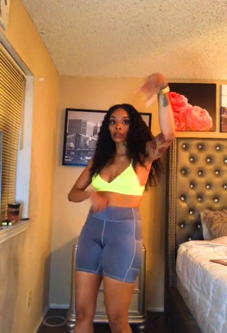 Sweetie Diandra Shows Cleavage in Light Green Crop Top and Bouncing Boobs