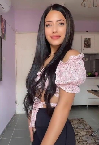 6. Sexy Aleyna Shows Cleavage in Floral Crop Top