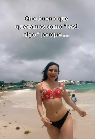 Sexy Karen Andrea Vanegas Shows Cleavage in Bikini at the Beach