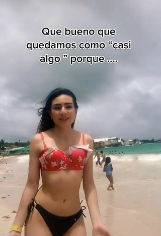 2. Sexy Karen Andrea Vanegas Shows Cleavage in Bikini at the Beach
