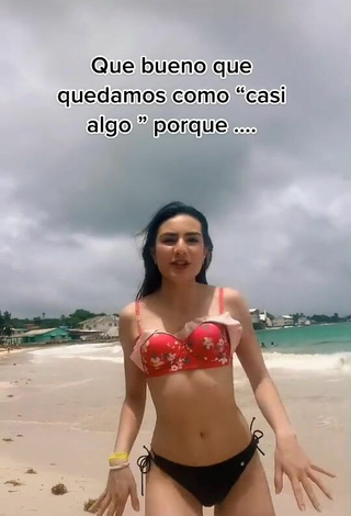 3. Sexy Karen Andrea Vanegas Shows Cleavage in Bikini at the Beach